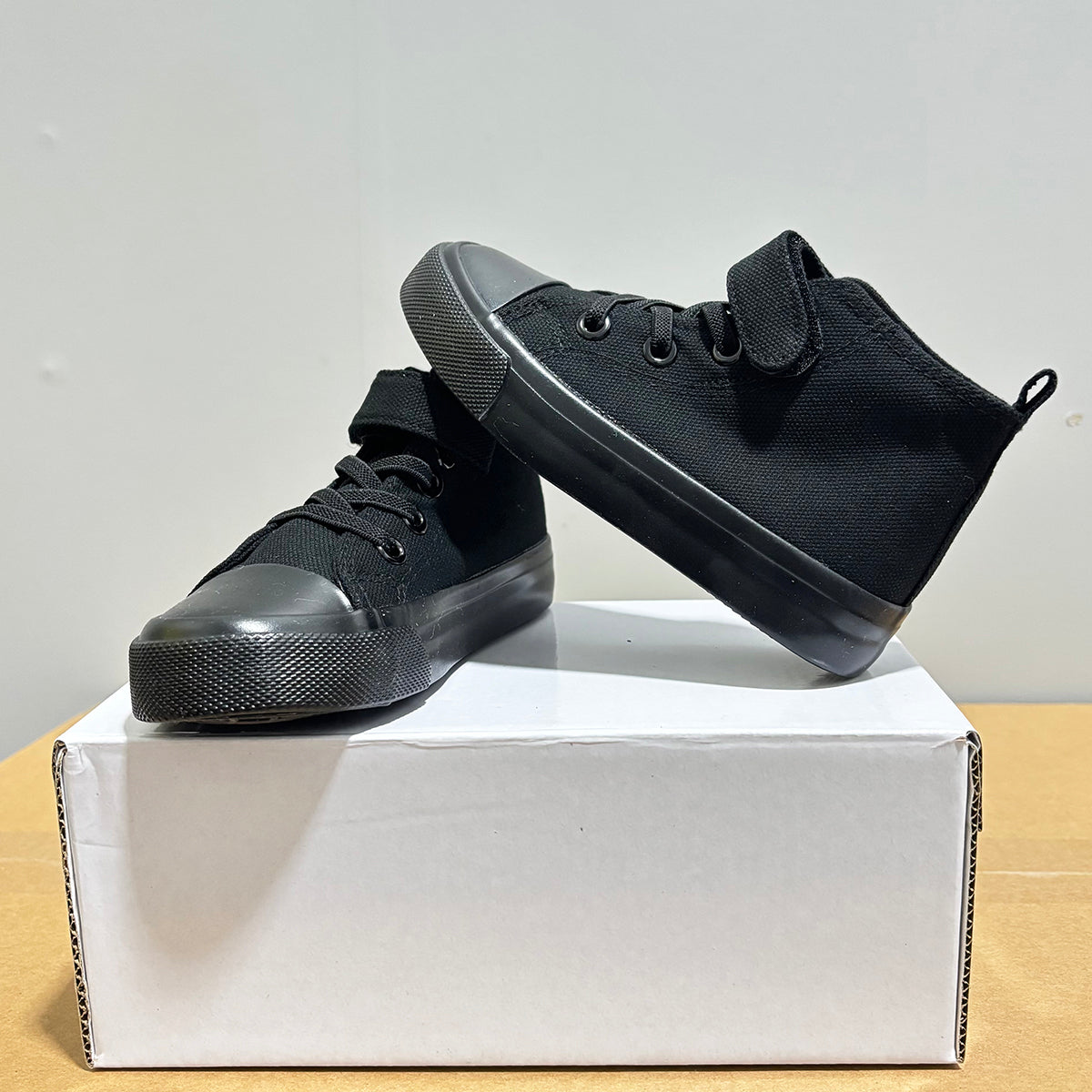7210 - Black | Kids canvas shoes