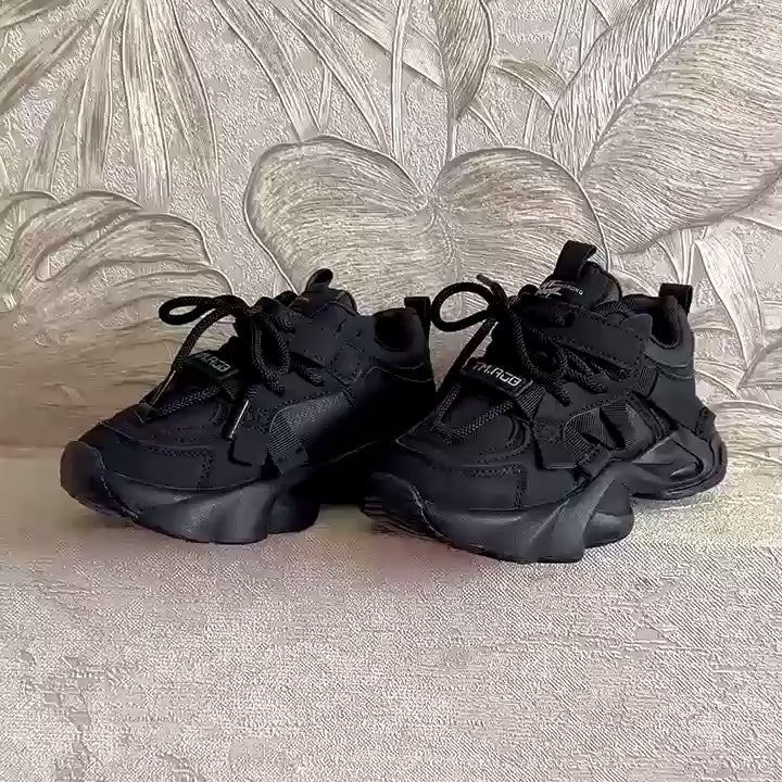 X8119 - Black | Kids Sneakers
